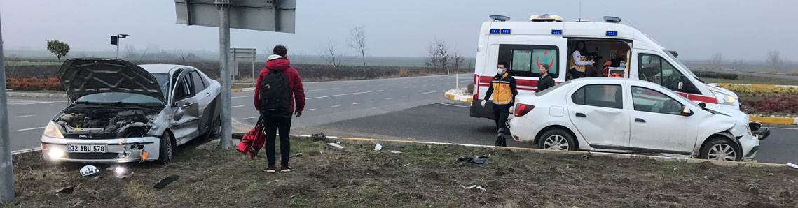 Kavşakta feci kaza: 2 yaralı