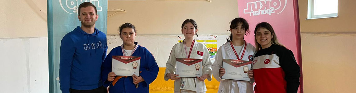 Sporcularımız madalyaları topladı