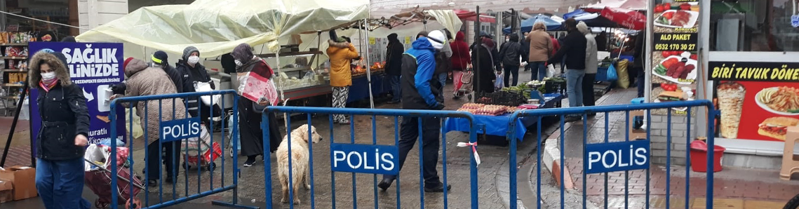 Semt pazarına yağmur ayarı