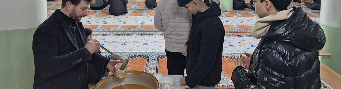 Namaz sonrası çorba ikramı